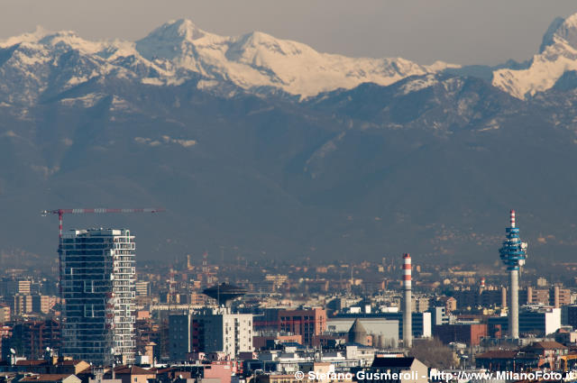  Torre Parco Adriano e antenne Cologno, Vigna Vaga - click to next image