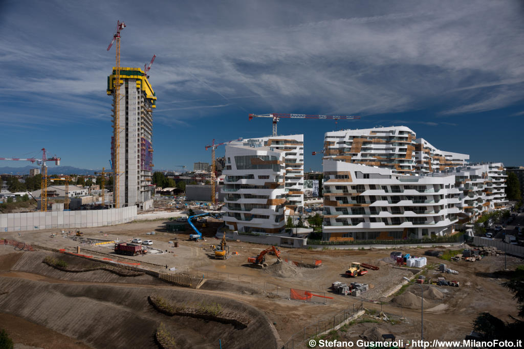  Torre Isozaki e residenze Hadid - click to next image