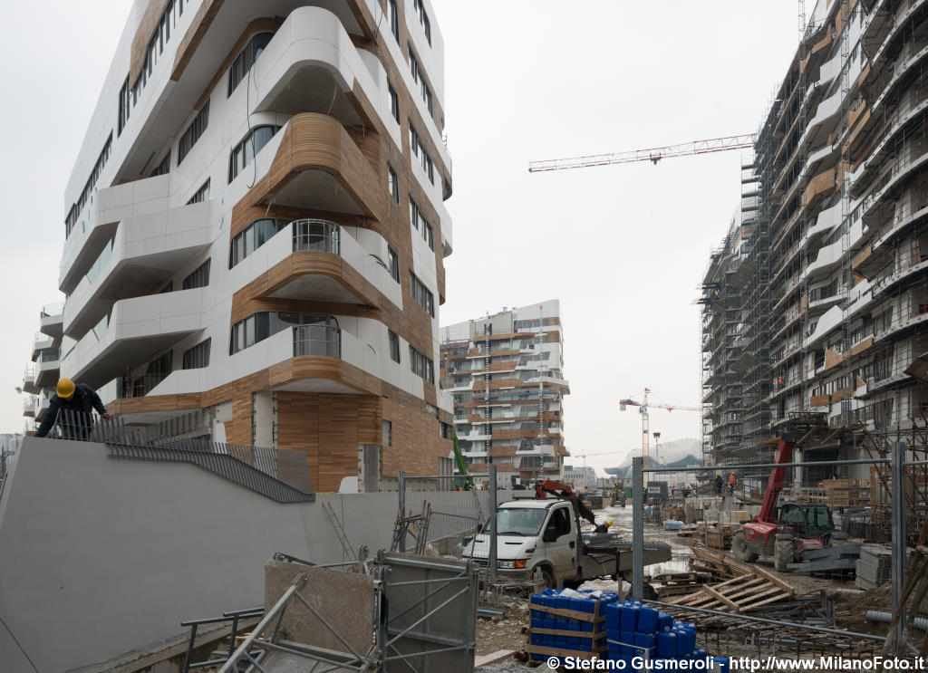  Cantiere residenze Hadid - click to next image