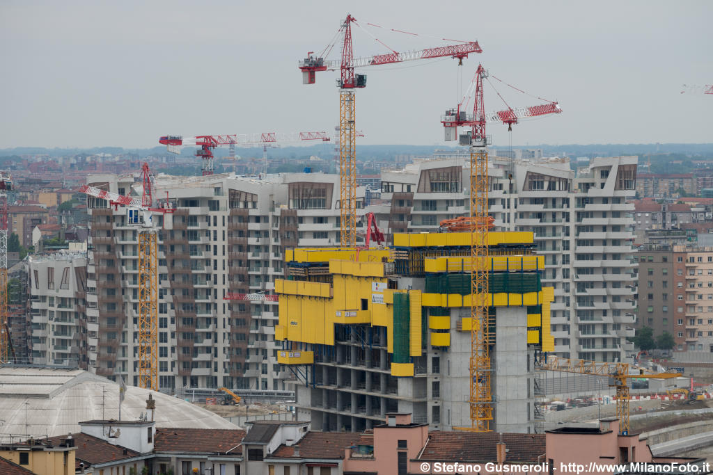  Torre Isozaki in costruzione - click to next image