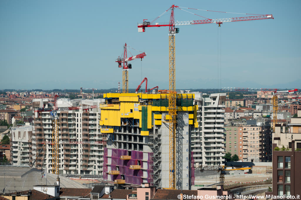  Torre Isozaki in costruzione - click to next image