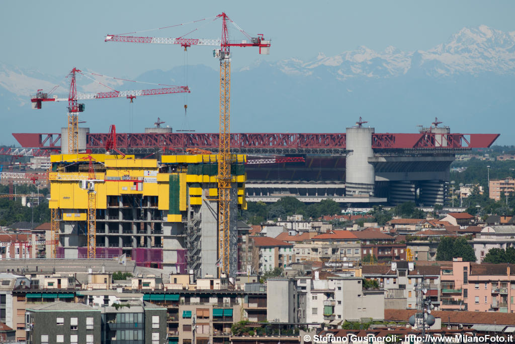  Torre Isozaki e S.Siro - click to next image