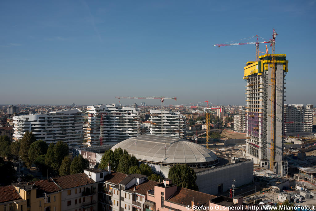  Residenze Hadid e torre Isozaki - click to next image