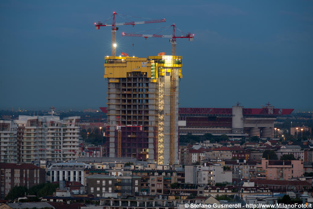  Torre Isozaki e San Siro - click to next image