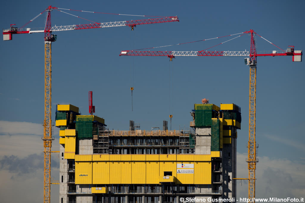  Torre Isozaki in costruzione - click to next image