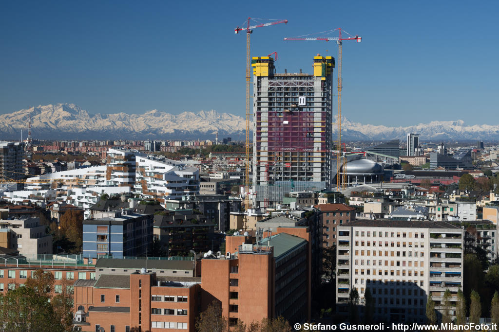  Torre Isozaki in costruzione - click to next image