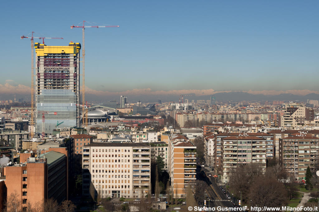  Torre Isozaki in costruzione - click to next image