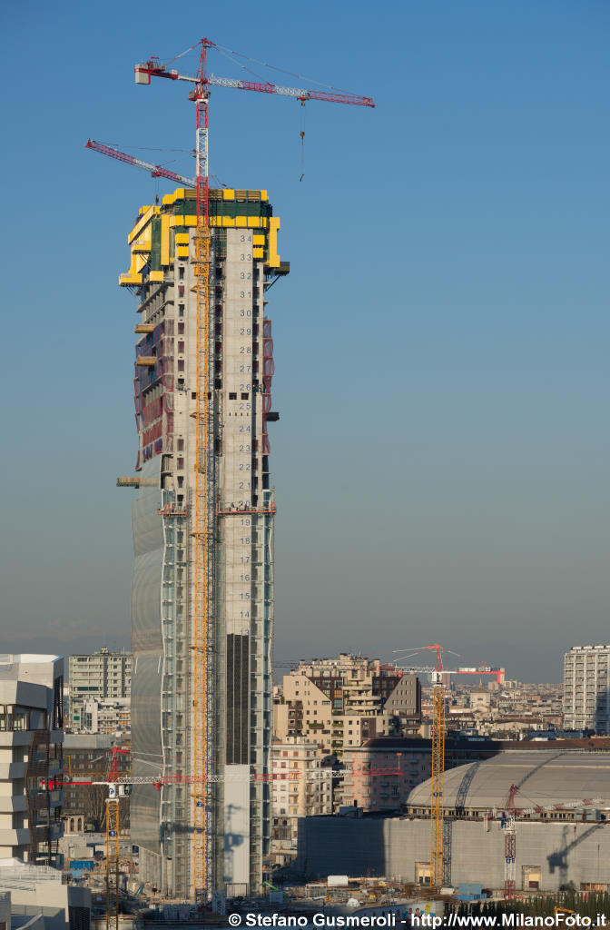  Torre Isozaki in costruzione - click to next image