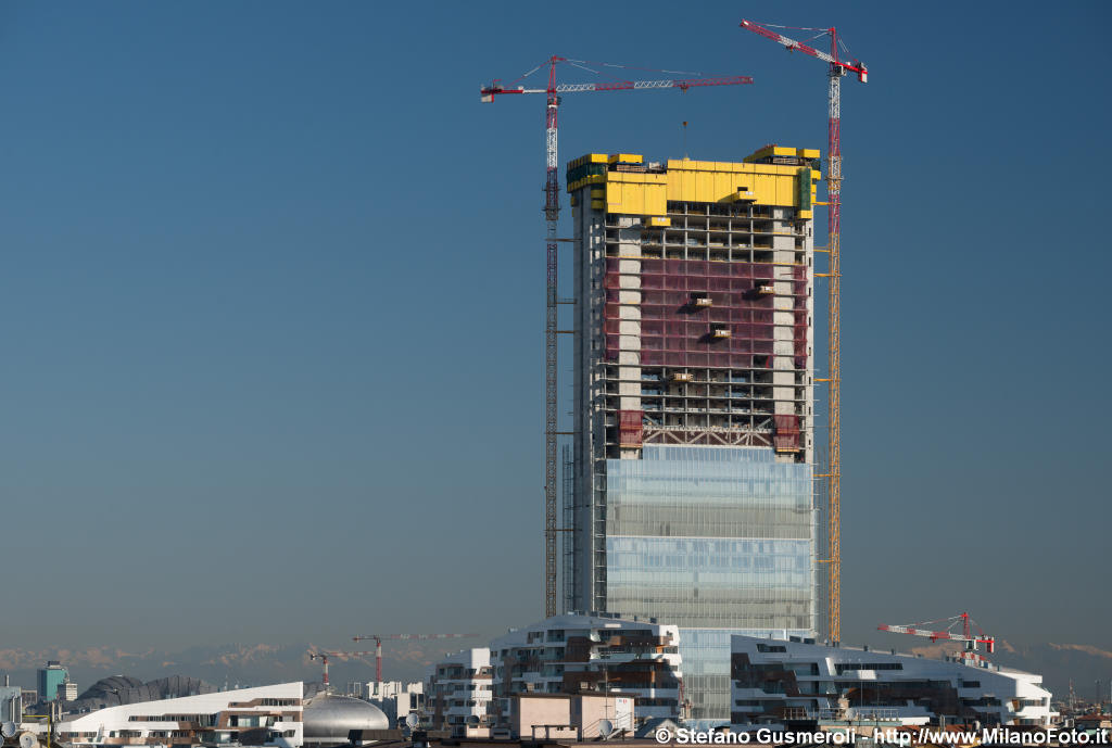  Torre Isozaki in costruzione - click to next image