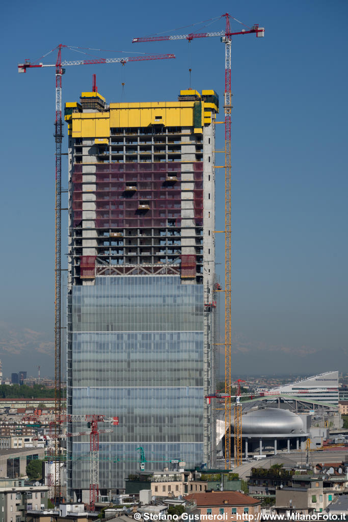  Torre Isozaki in costruzione - click to next image