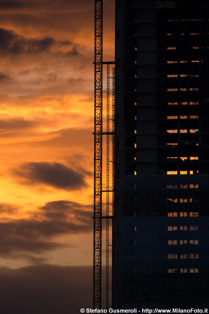  Cantiere torre Isozaki al tramonto - click to next image