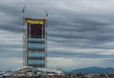 20140708_174012 Torre Isozaki in cantiere tra le nuvole e il monte Generoso