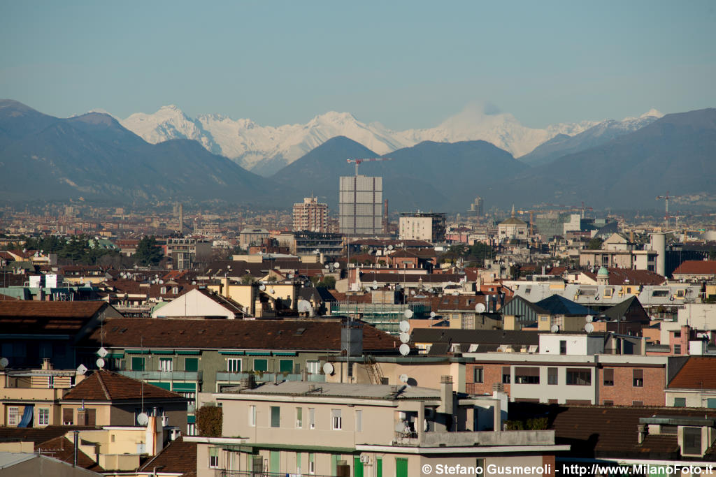  Giax Tower e alto Lario - click to next image