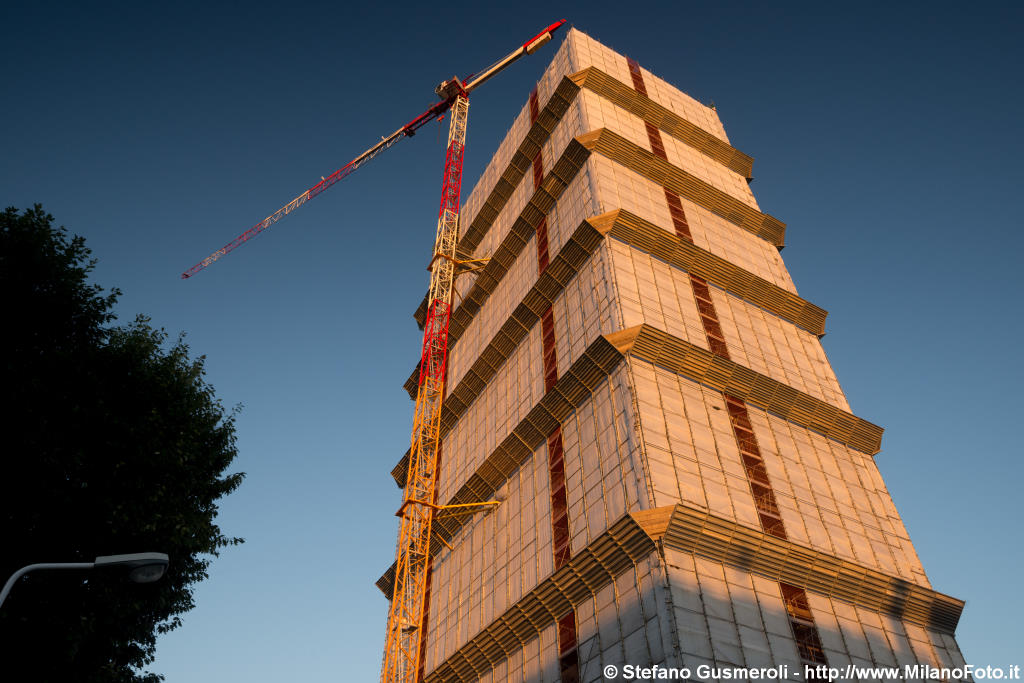  Cantiere Giax Tower al tramonto - click to next image