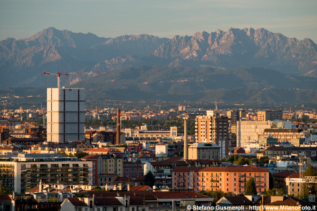  Giax Tower e Resegone al tramonto - click to next image