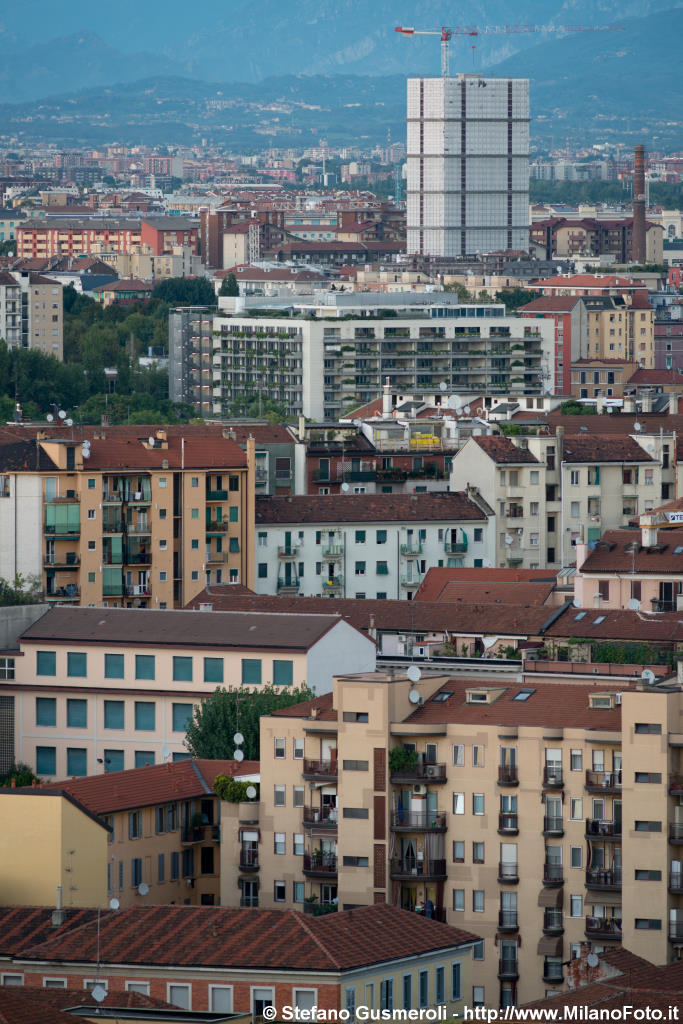  Palazzi, palazzi e Giax Tower - click to next image