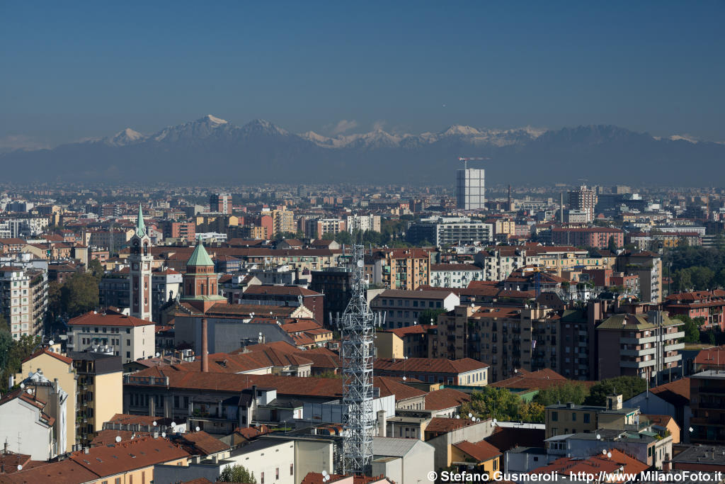  Giax Tower tra le prealpi - click to next image