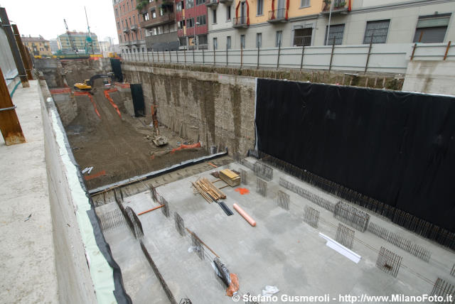  Via Volturno durante il cantiere MM5 - click to next image