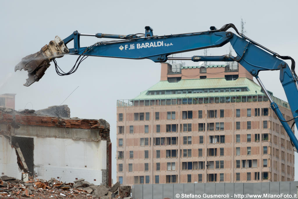  Demolizioni e torre Velasca - click to next image