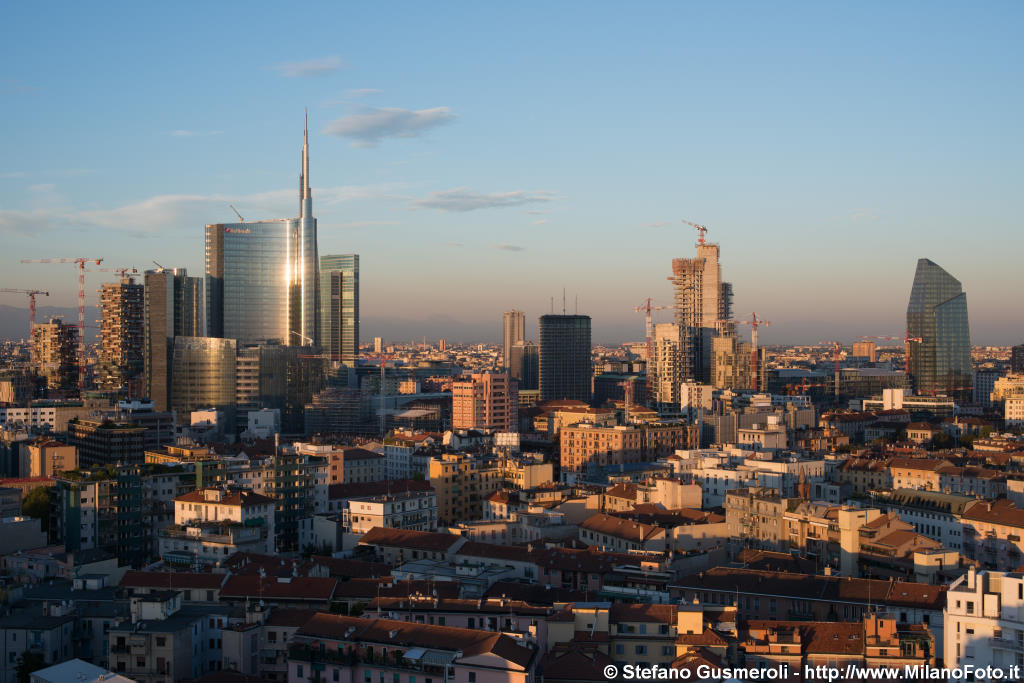  Panorama serale su Porta Nuova - click to next image