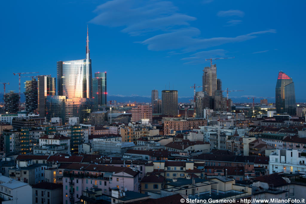  Panorama serale su Porta Nuova - click to next image