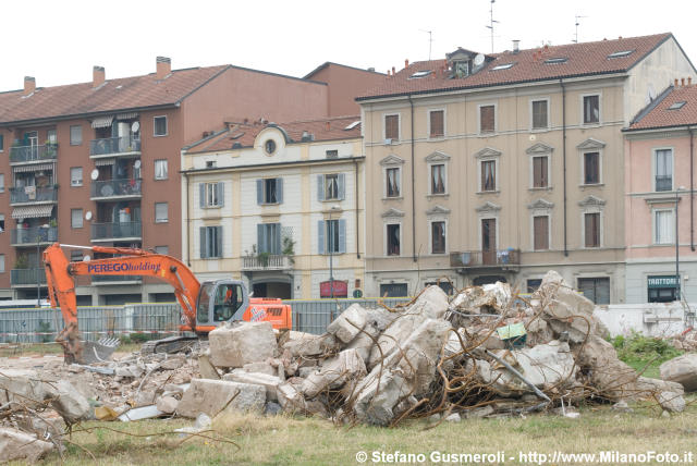  Frantumazione delle fondamenta della Stecca - click to next image