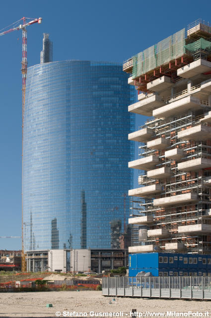  Bosco Verticale e torre Pelli - click to next image