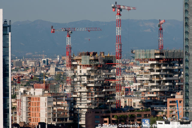  Cantiere Bosco Verticale - click to next image