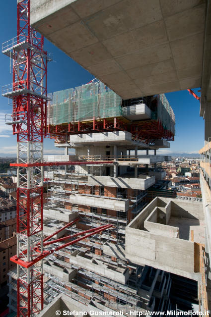  Terrazzi e torre B - click to next image