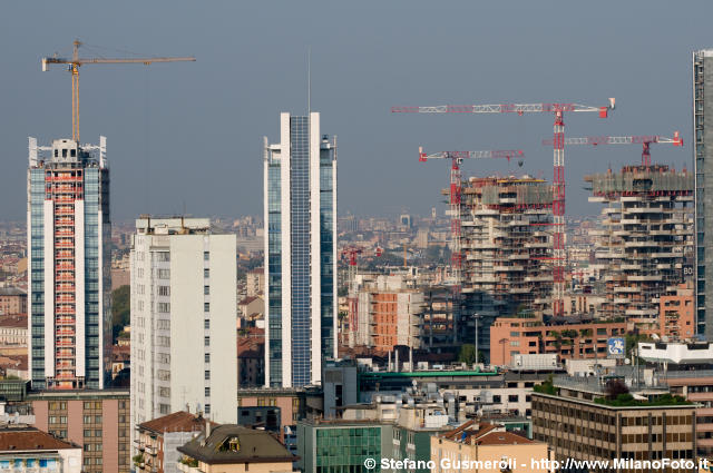  Torri FS e Bosco Verticale - click to next image