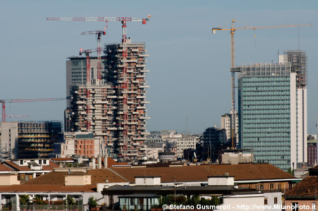  Bosco Verticale e torri FS - click to next image