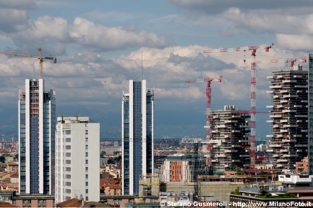  Torri Beni Stabili e Bosco Verticale - click to next image