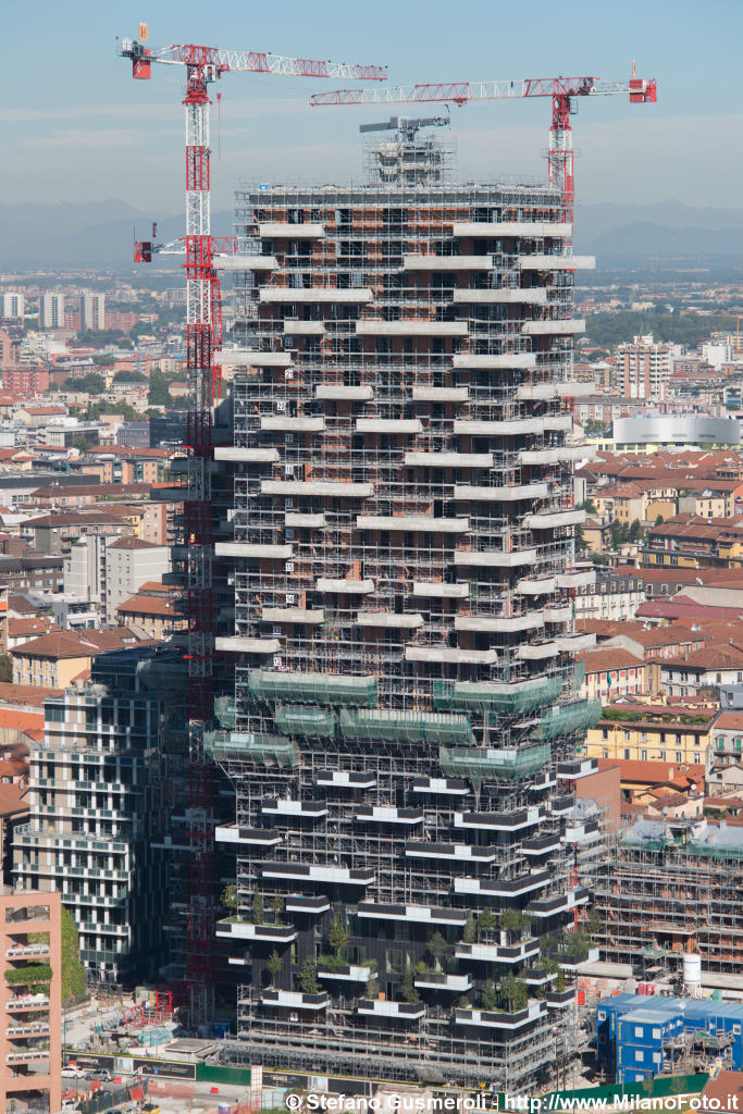  Bosco Verticale - Torre E - click to next image