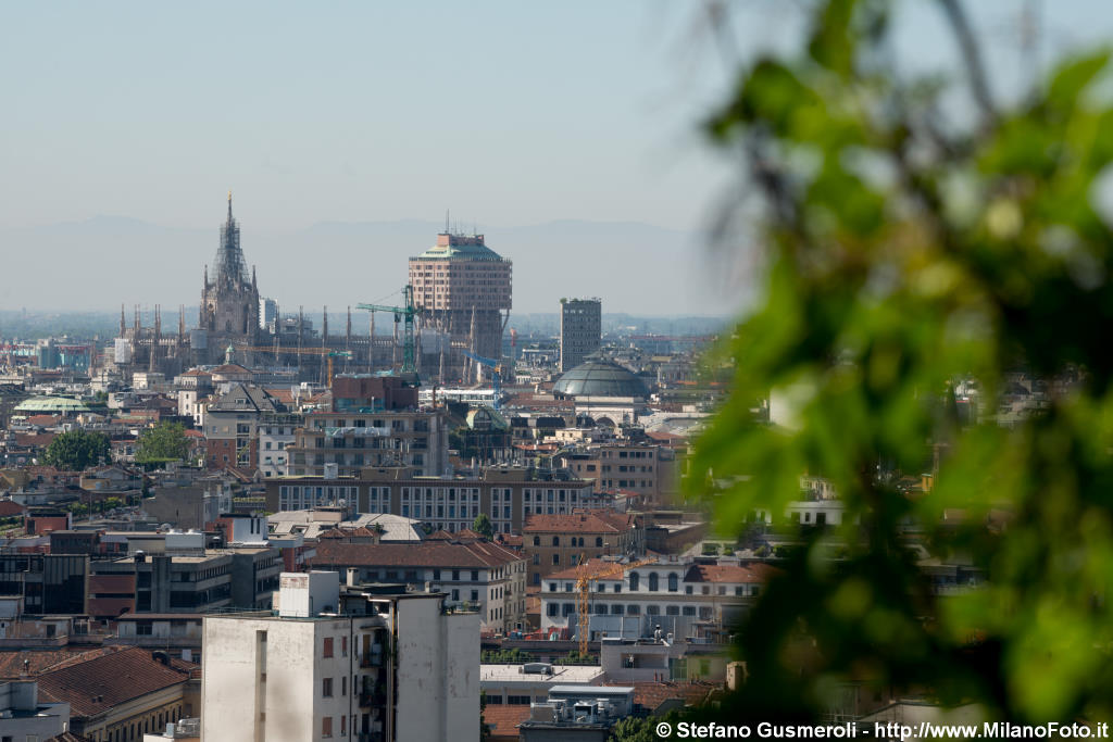  Scorcio dal Bosco Verticale - click to next image