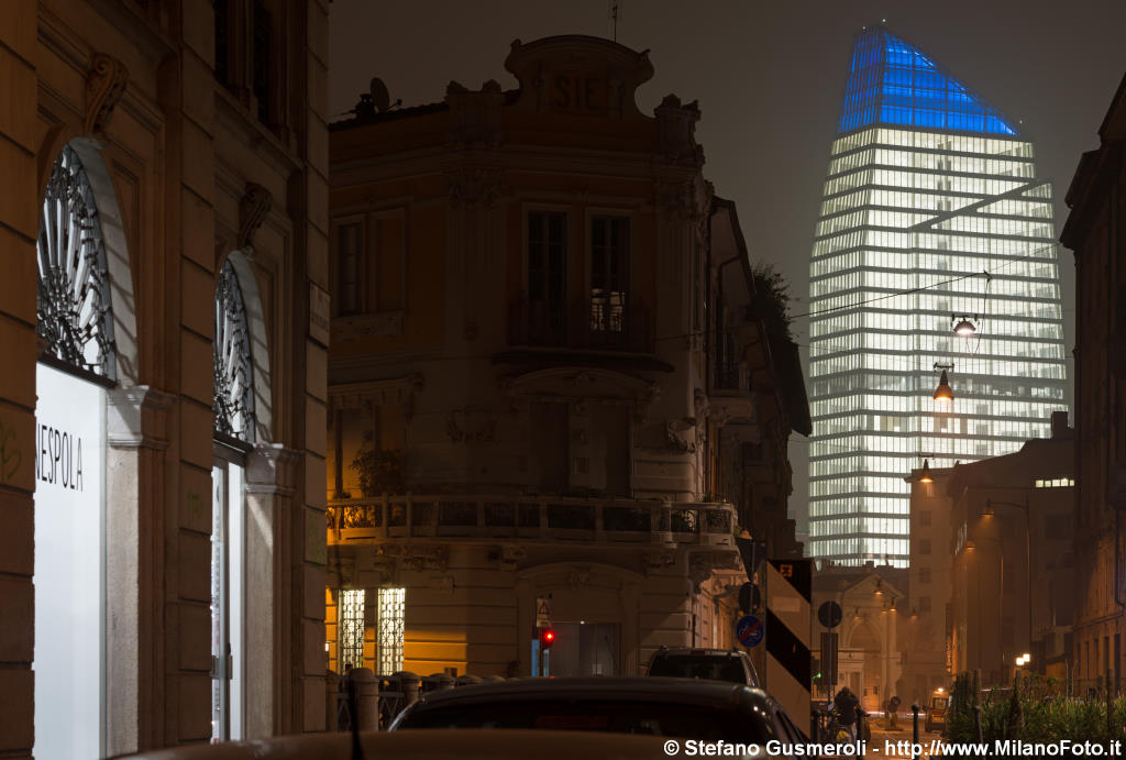  Via Castelfidardo e torre KPF - click to next image