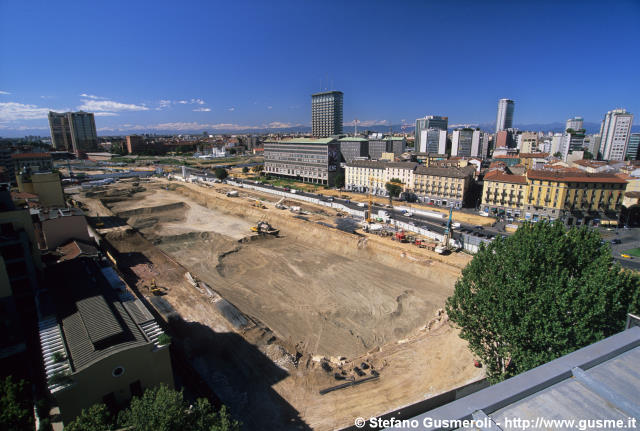  Panorama sull'area di scavo delle Varesine - click to next image