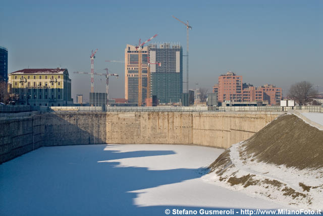  Scavo innevato alle Varesine e torri FS - click to next image