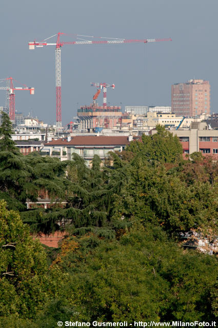  Parco Sempione e torre KPF - click to next image