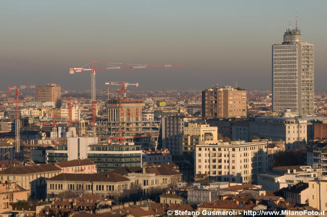  Panorama verso le Varesine - click to next image