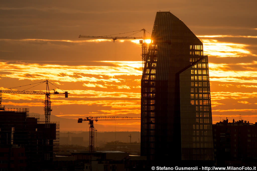  Torre KPF all'alba - click to next image