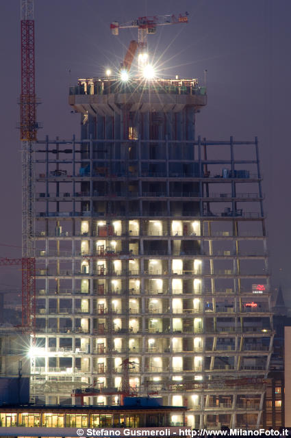  Torre KPF in notturna - click to next image