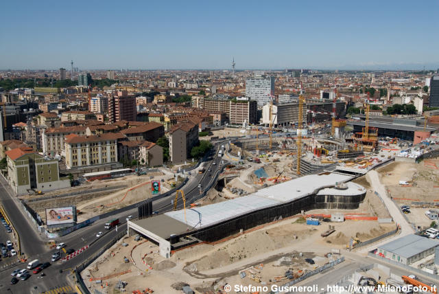  Panoramica su Porta Nuova Garibaldi - click to next image