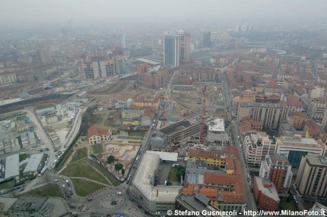  Panorama sui cantieri di Porta Nuova Isola - click to next image