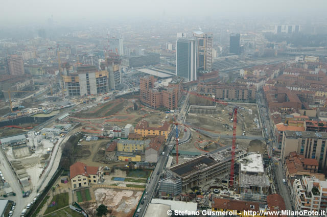  Panorama sui cantieri di Porta Nuova Isola - click to next image