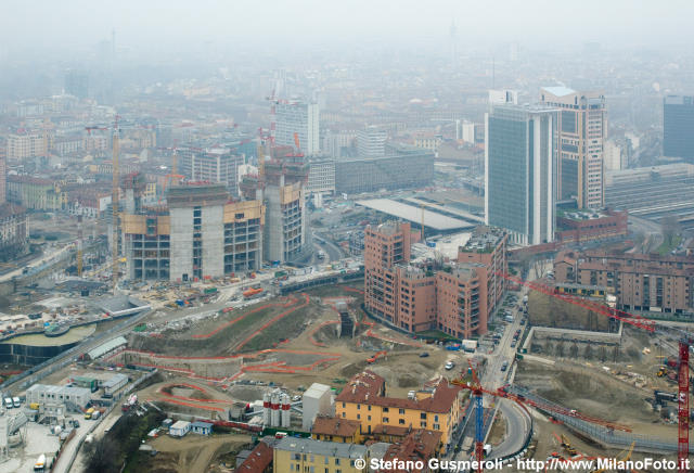  Panorama nebbioso su Porta Nuova Garibaldi - click to next image