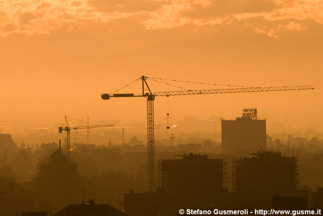  Gru e cantiere Portello Nord al tramonto - click to next image