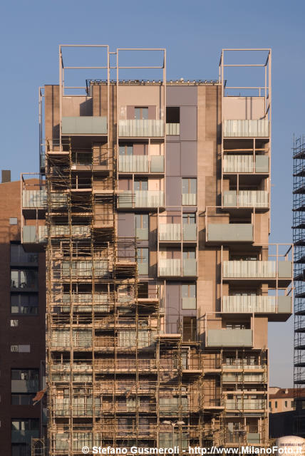  Edificio residenziale a torre - click to next image