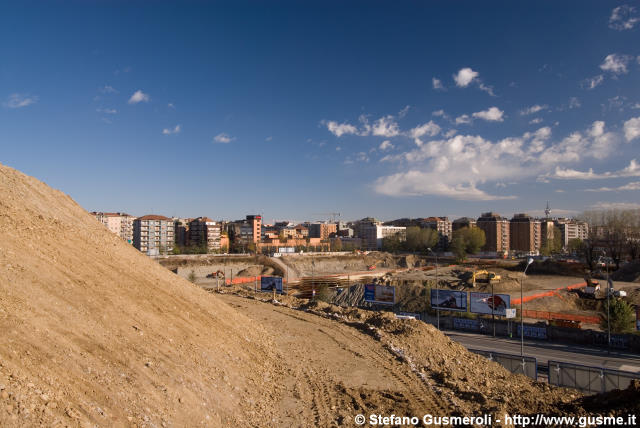  Panorama sul cantiere del Portello Sud dalla collinetta in realizzazione - click to next image