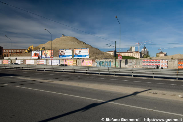  Viale Serra durante la creazione della collinetta - click to next image