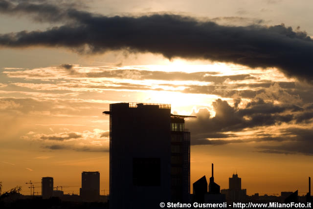  WJC e skyline all'alba - click to next image